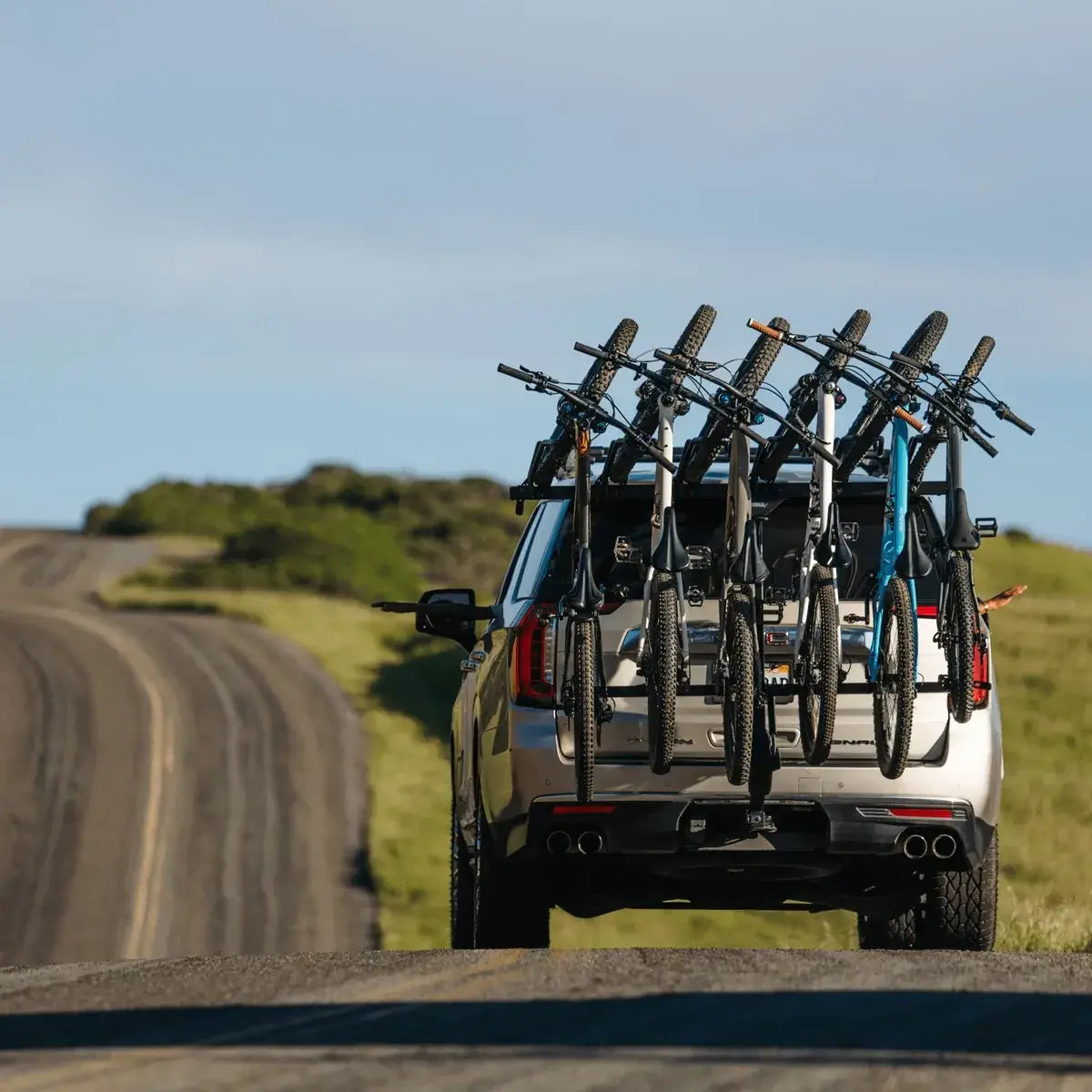PORTABICICLETAS DE TIRÓN THULE REVERT para 6 BICICLETAS, TIRÓN DE 2"